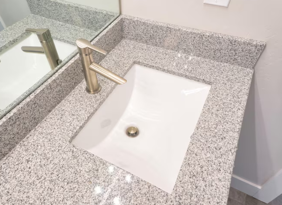 Bancada de granito para lavatório: 7 benefícios que fazem valer o investimento
